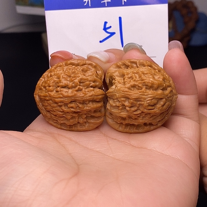 桃核吊坠白狮子33无刀痕s