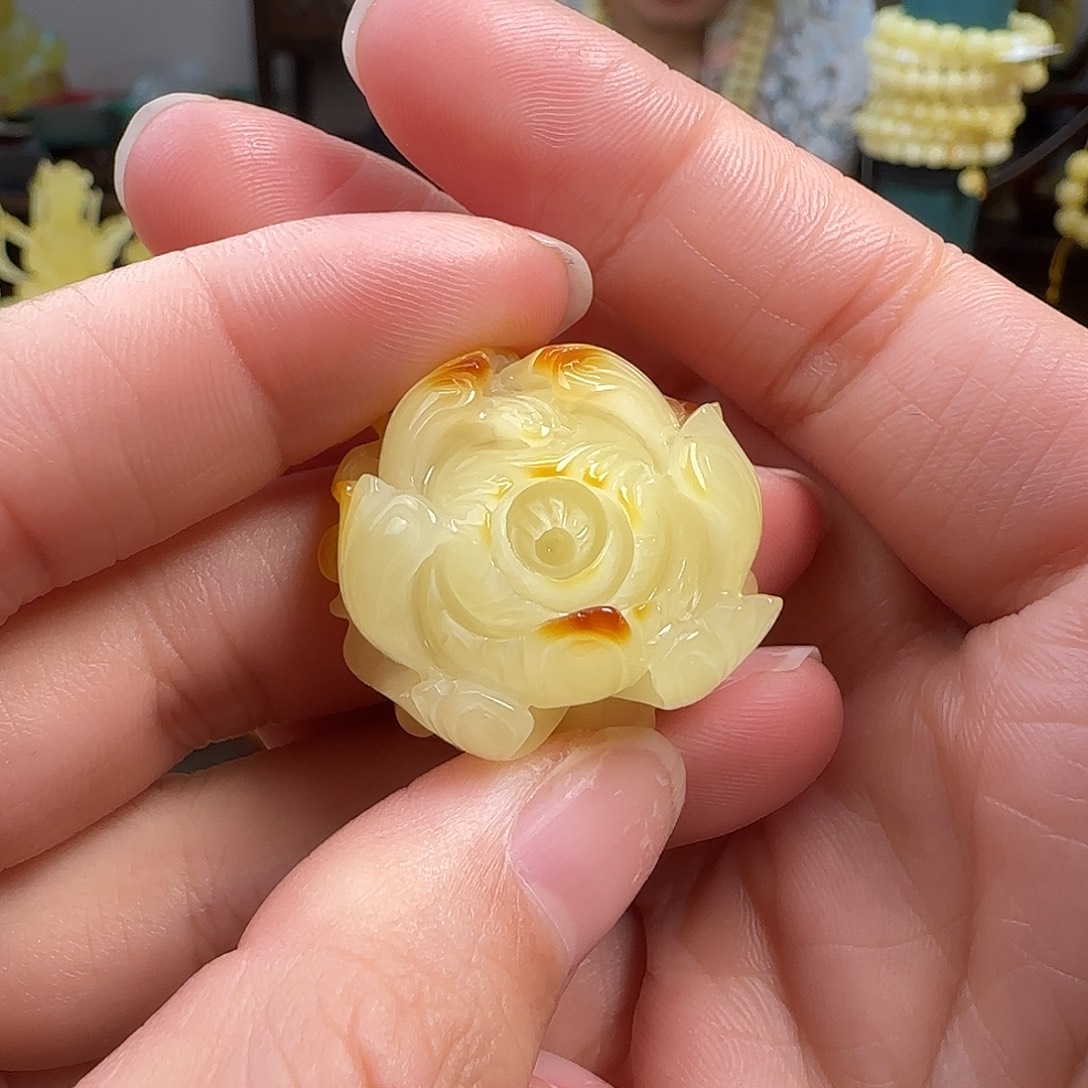 蜜蜡未镶嵌珠宝奇石