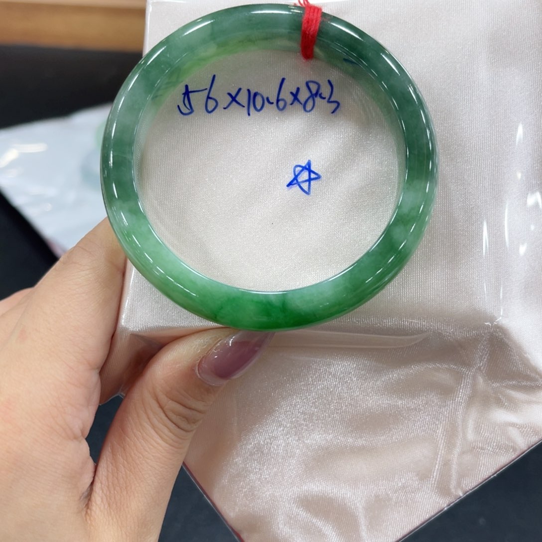 未镶嵌手镯翡翠翡翠