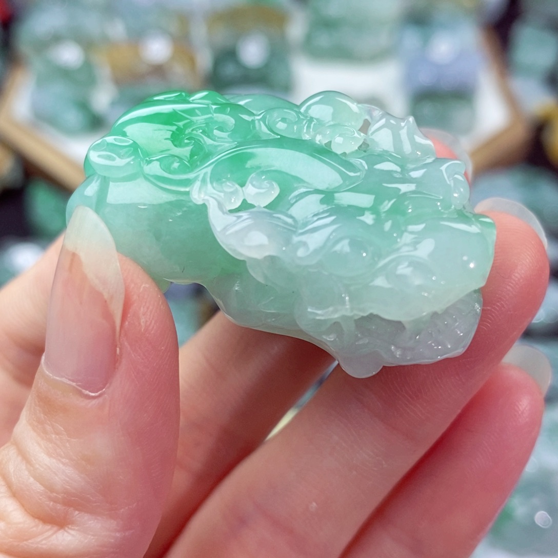 翡翠颈饰未镶嵌天然
