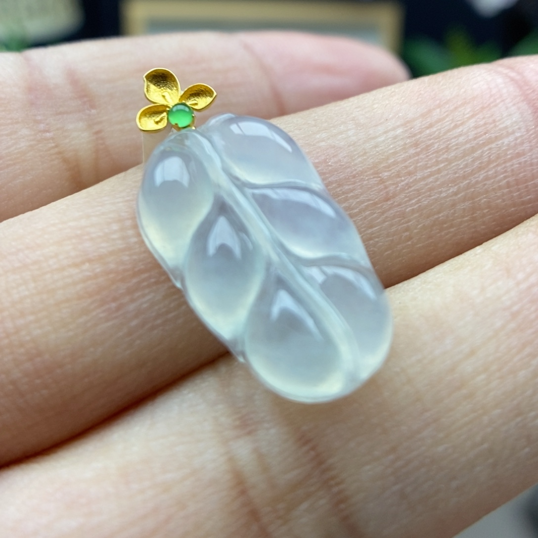 翡翠18K金镶嵌颈饰吊坠