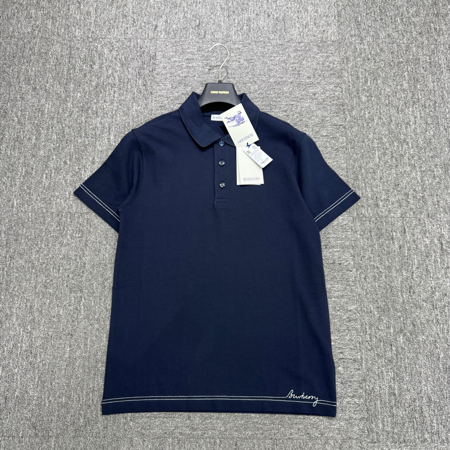 未使用 BURBERRY/博柏利 编码15403 Burberry 缝线字母polo衫 M码