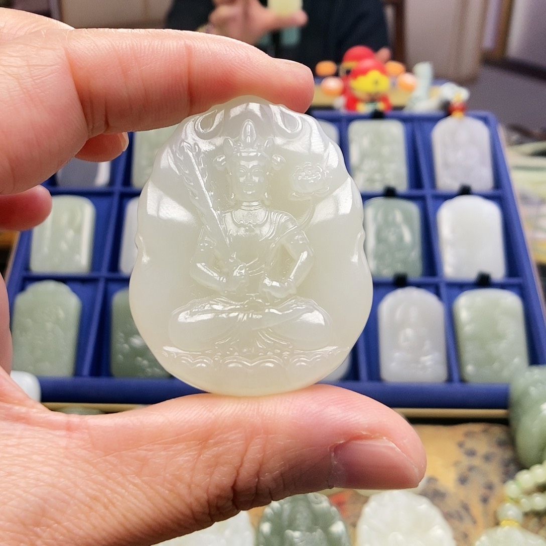 和田玉颈饰未镶嵌仓**子