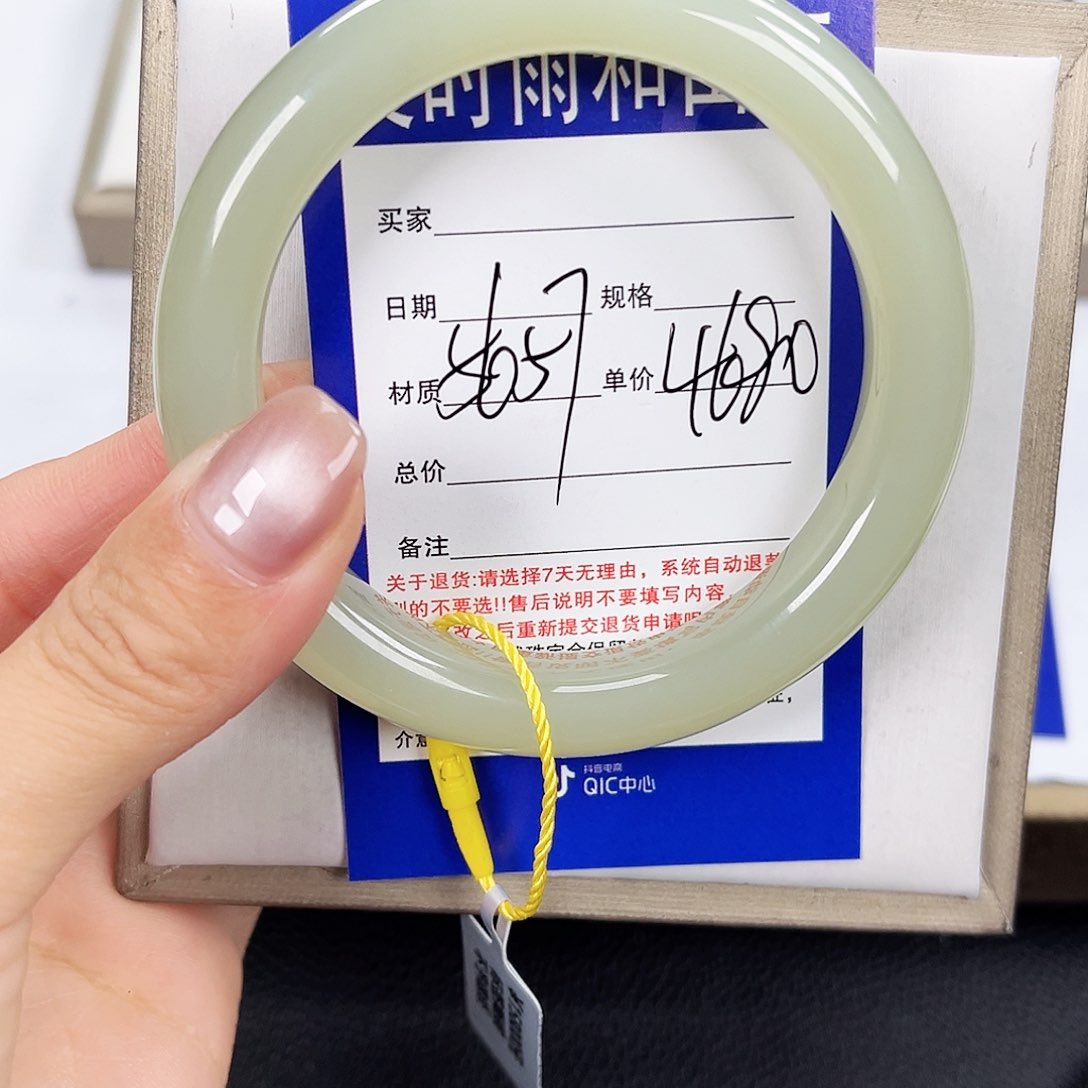 和田玉手镯未镶嵌