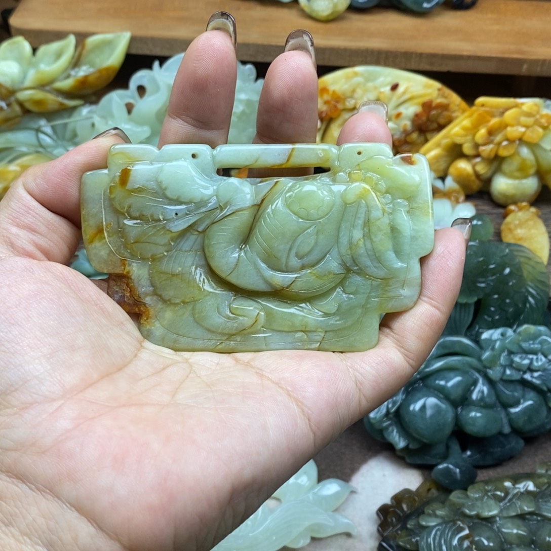 零****岫玉未镶嵌吊坠(赠链)斜挎