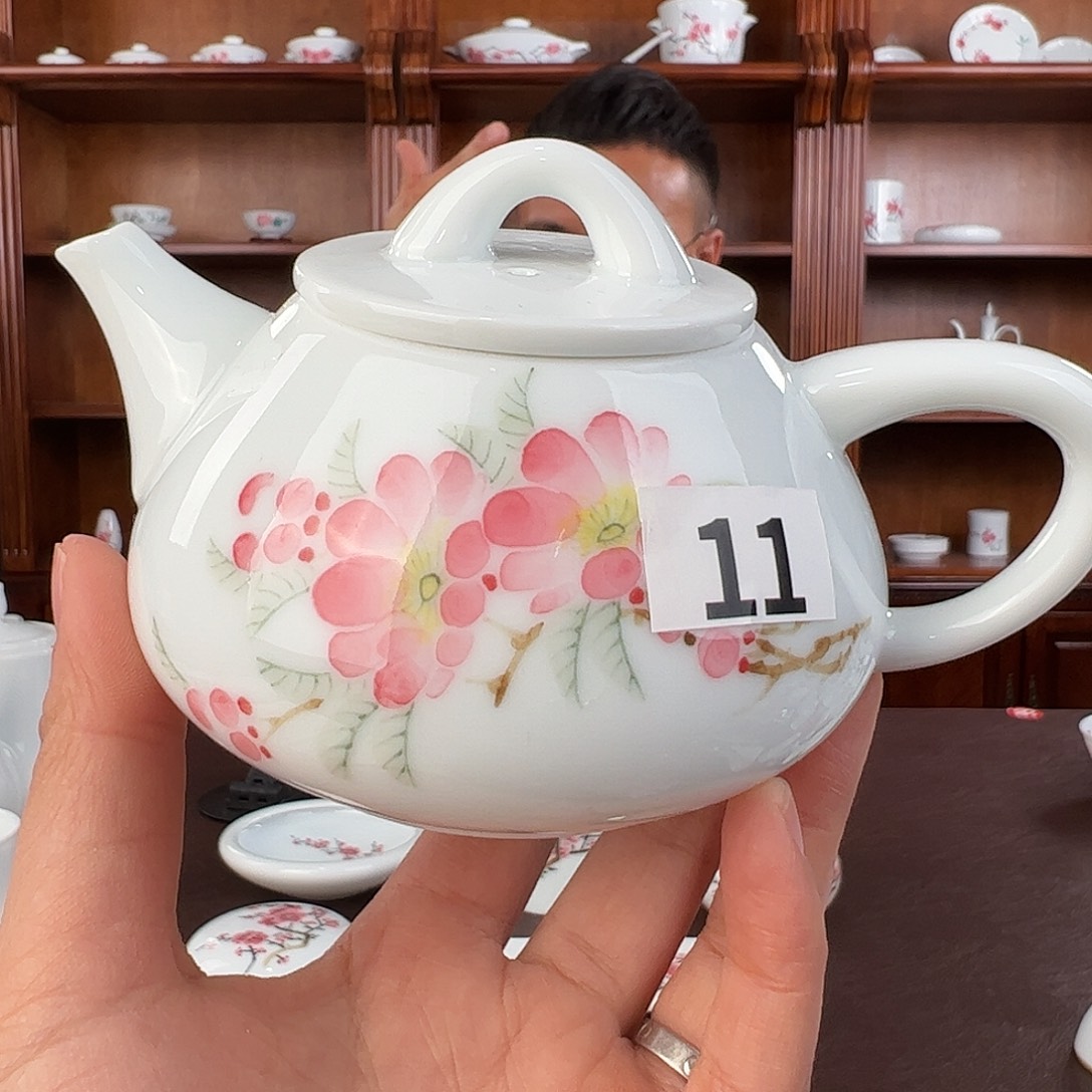 品***茶瓷釉下水点桃花小茶壶，微瑕