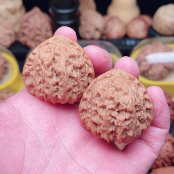 文玩核桃把件三角白狮子39×40×35