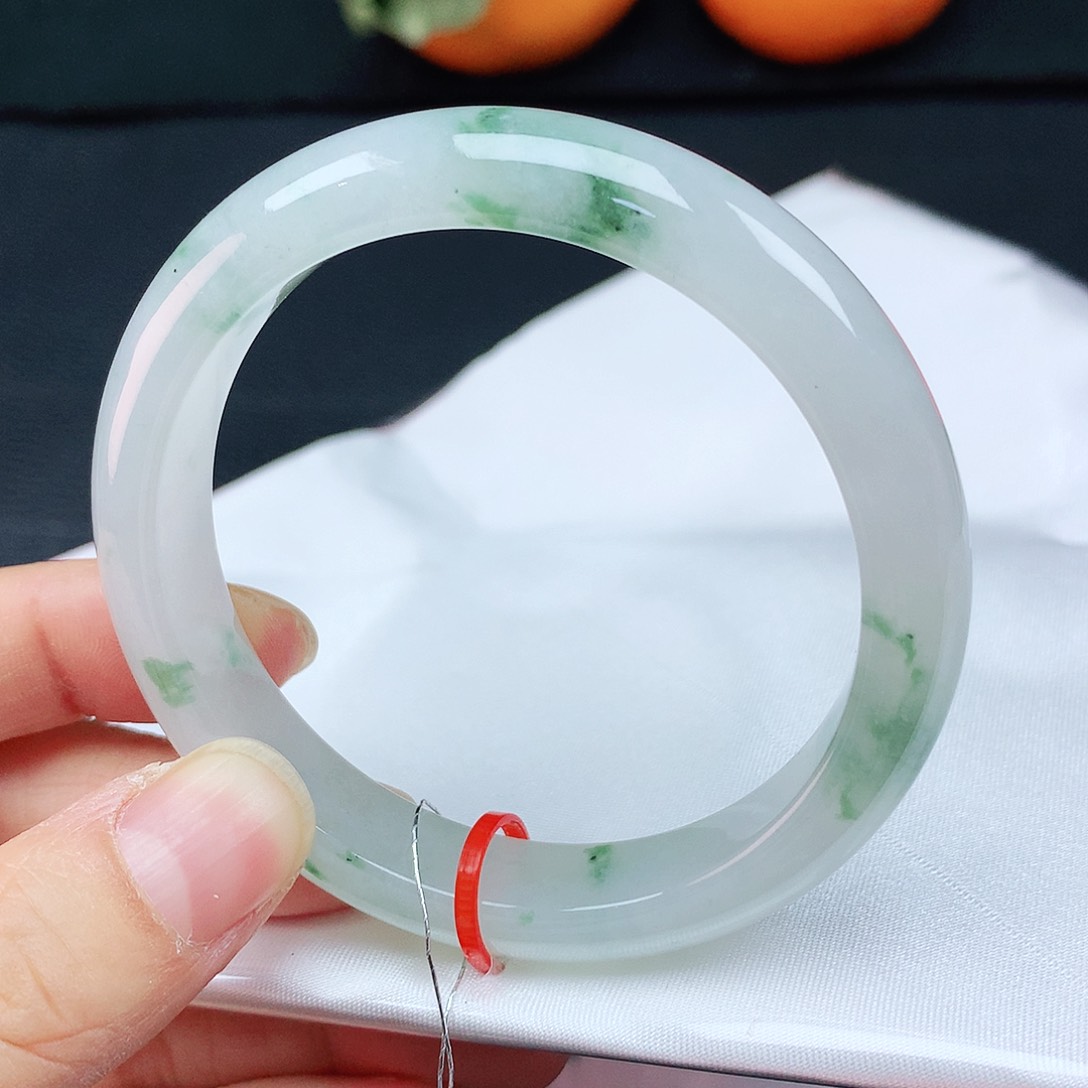 翡翠手镯未镶嵌53圈