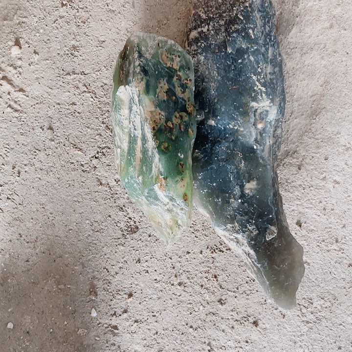 晴***里蛇纹石玉未镶嵌天然岫玉多样性发一
