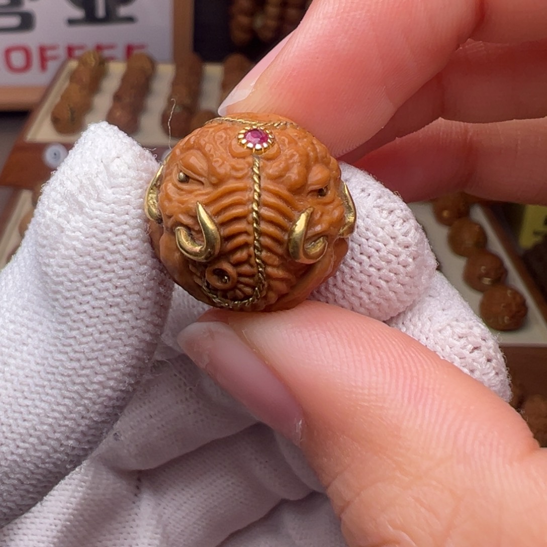 猴头核桃把件镶嵌款六字真言象神全品有正常封口线