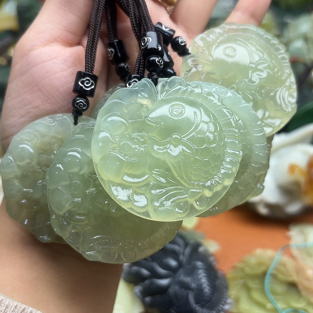 蛇纹石玉未镶嵌吊坠