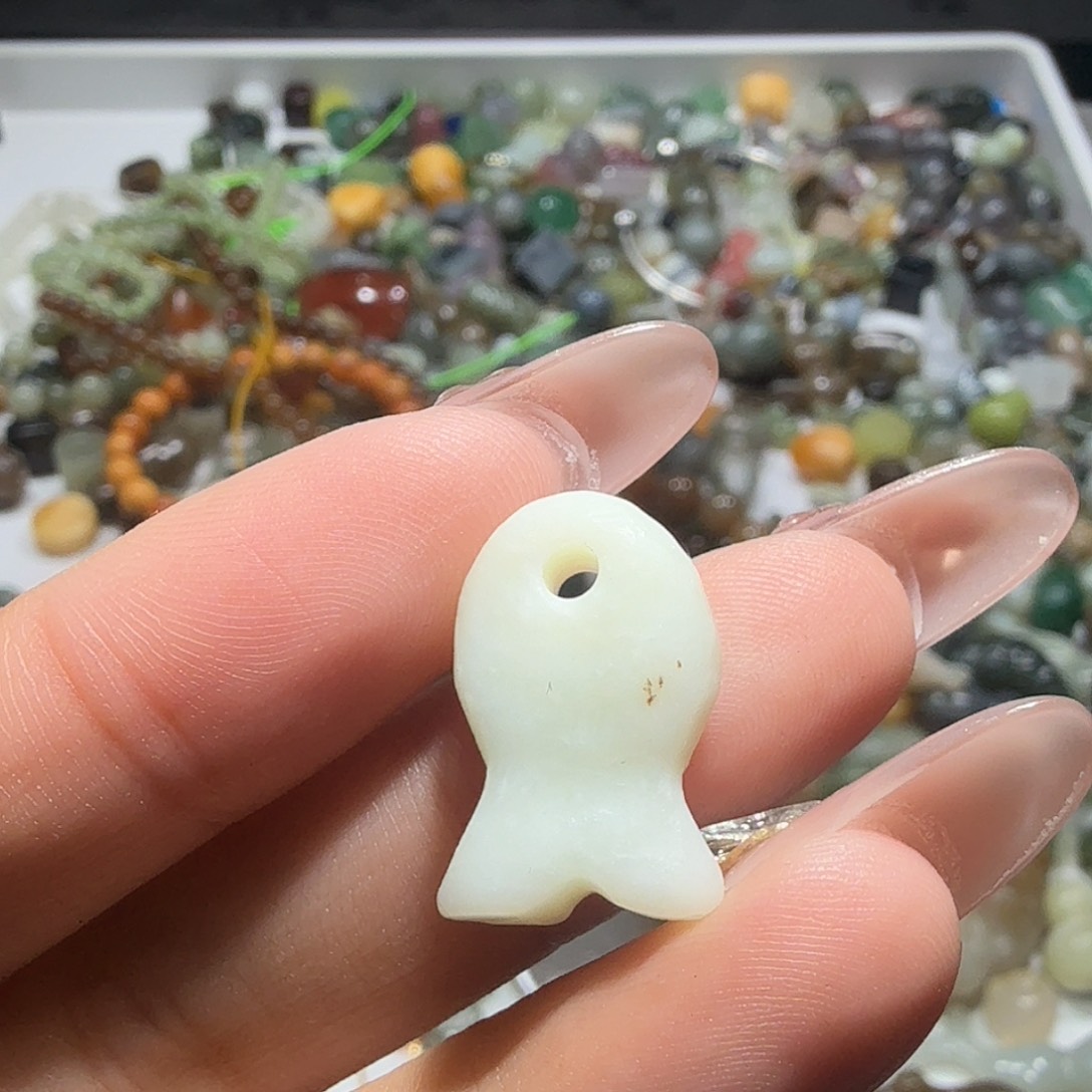 和田玉未镶嵌珠宝奇石包容