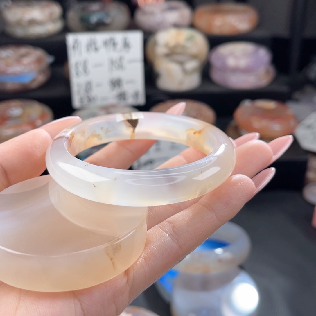 石英质玉手镯未镶嵌55