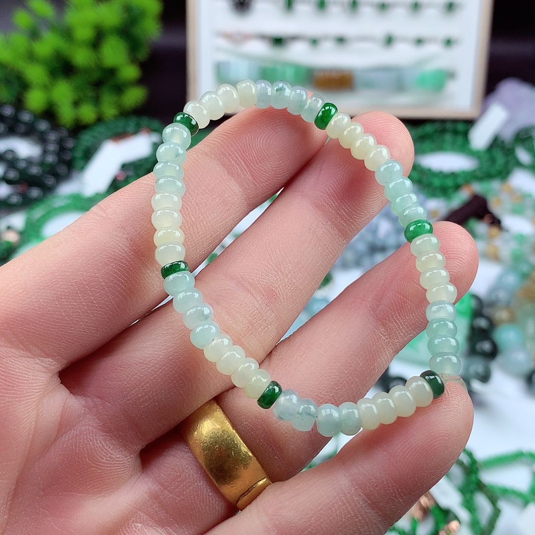 翡翠颈饰未镶嵌手串