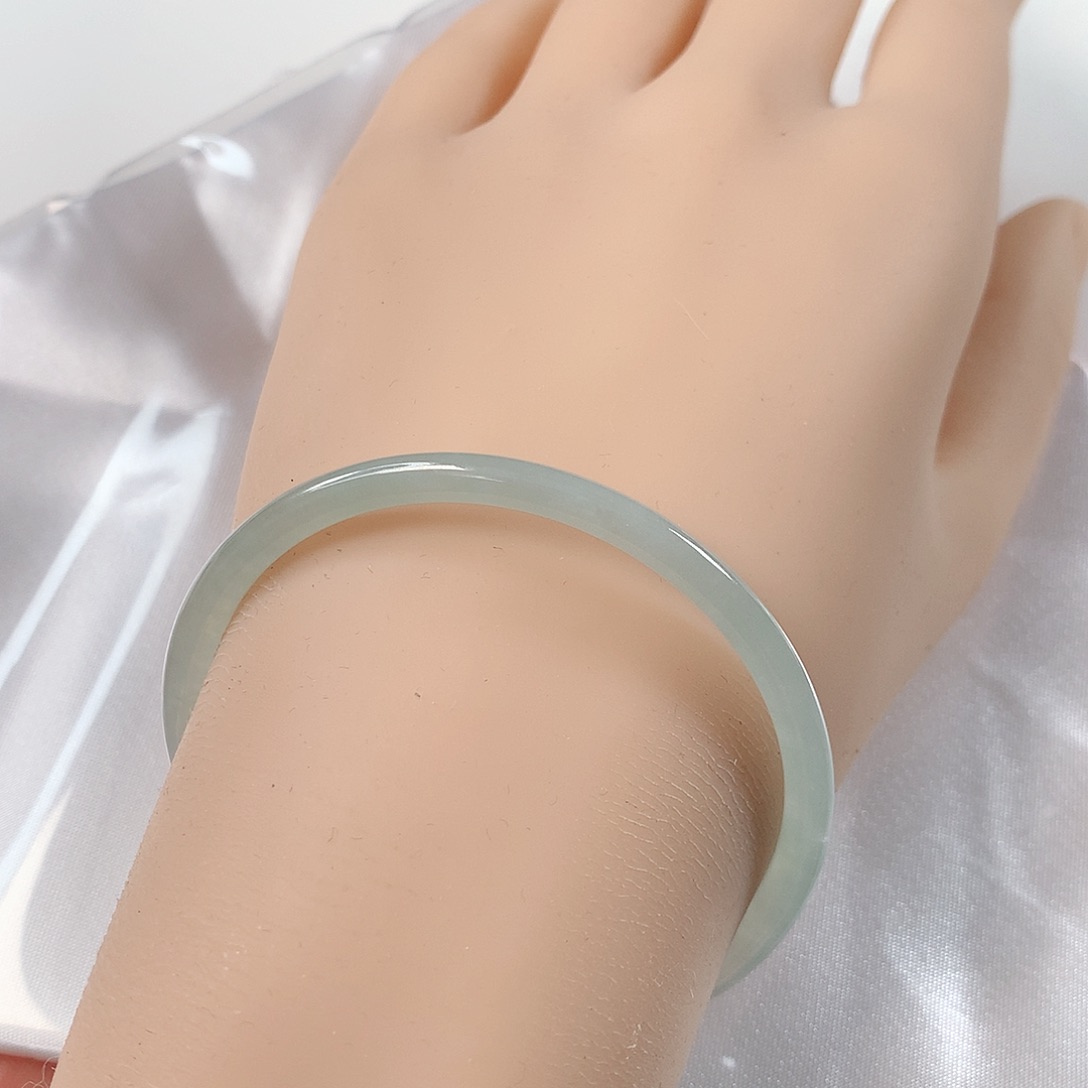 翡翠手镯未镶嵌  圆条①⑥⑥