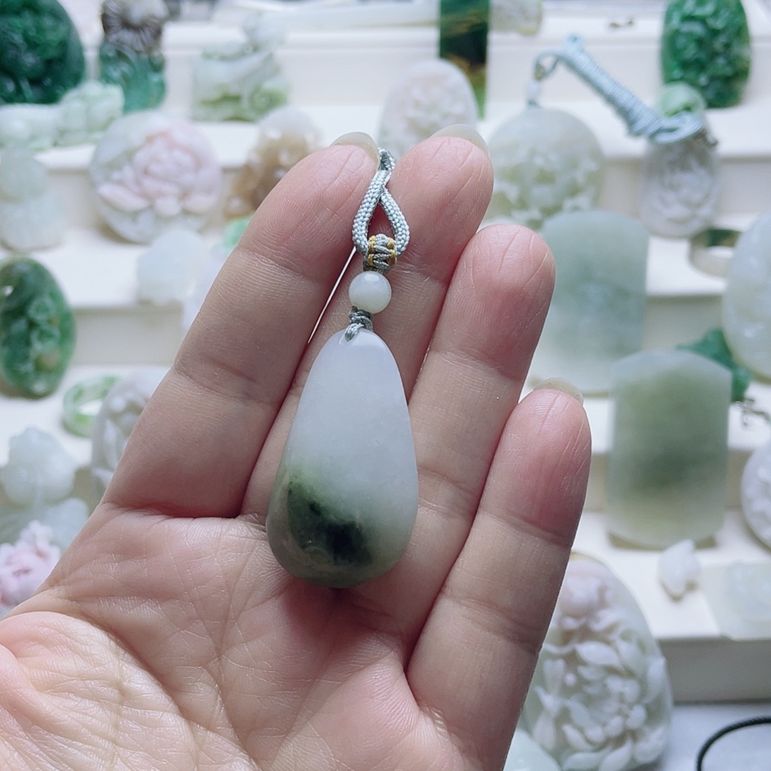 独山玉未镶嵌颈饰