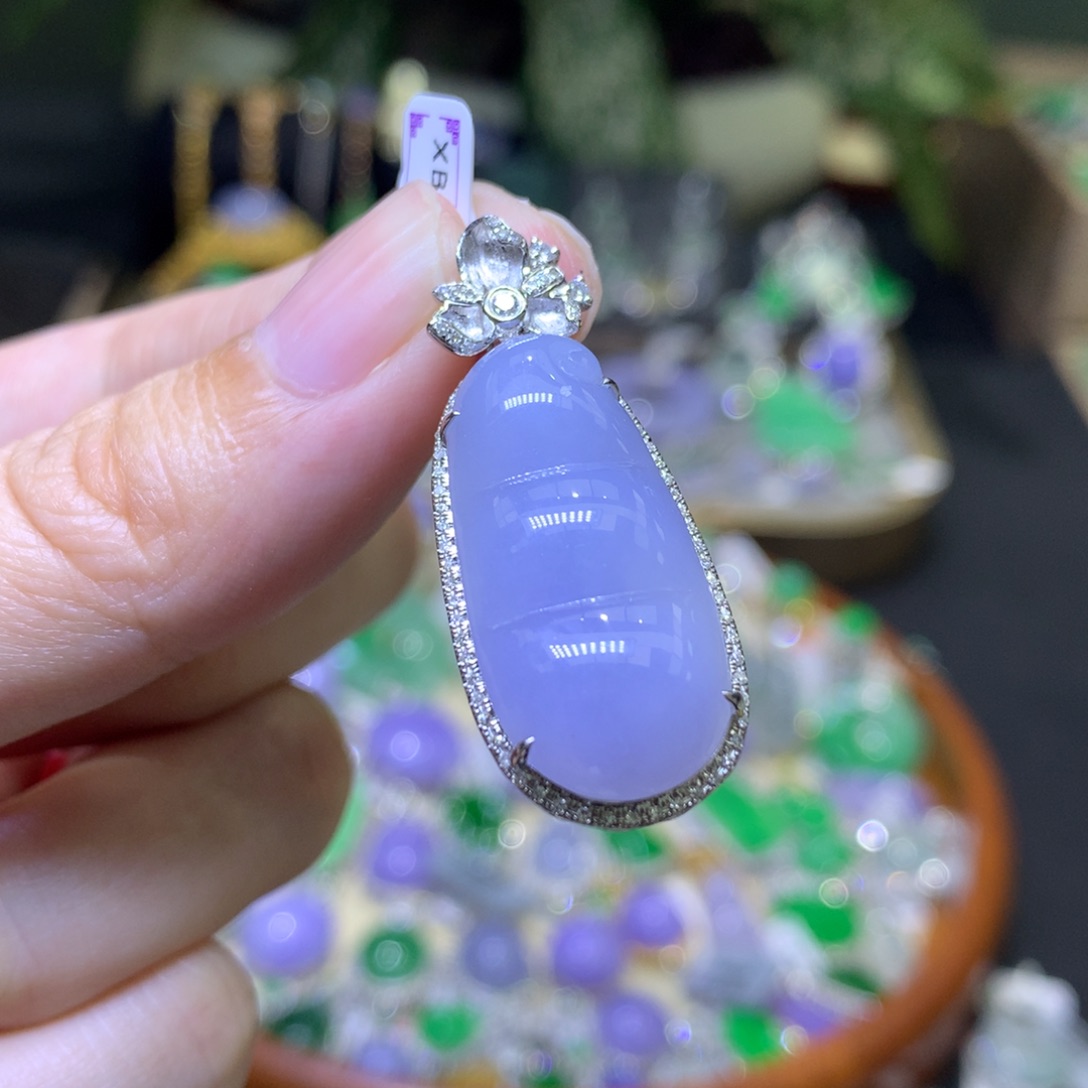 颈饰18K金镶嵌翡翠