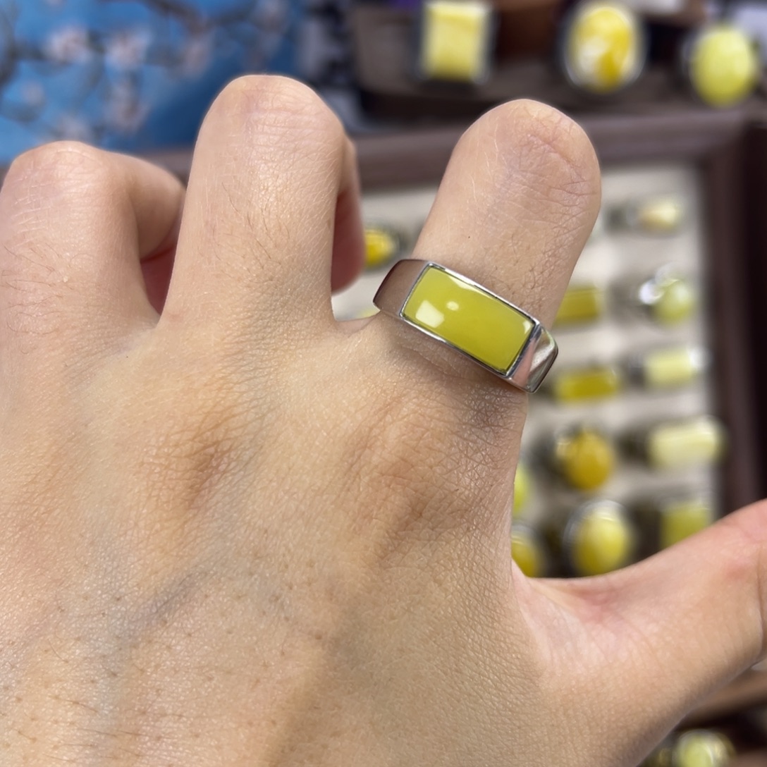 武***憨琥珀银S925镶嵌戒指琥珀蜜蜡镶嵌戒指