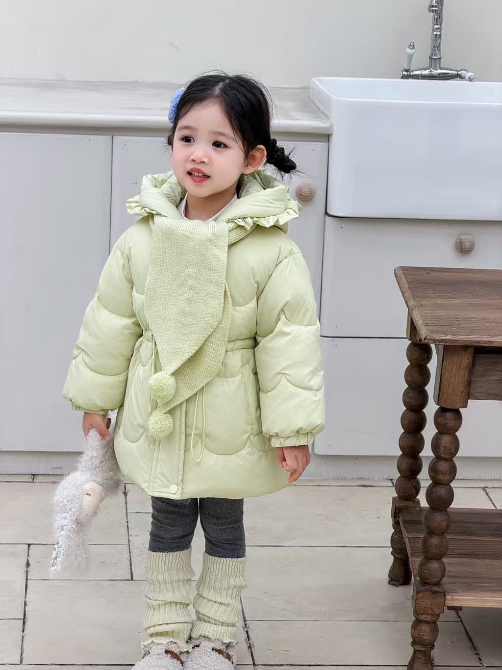 冬季保暖女童连帽球球围巾羽绒外套