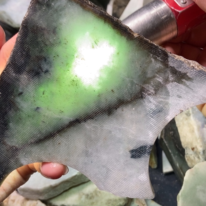 翡翠颈饰未镶嵌天然翡翠