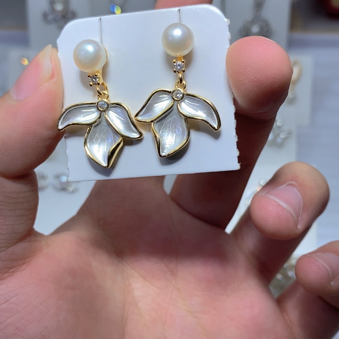 淡水珍珠银S925镶嵌耳饰