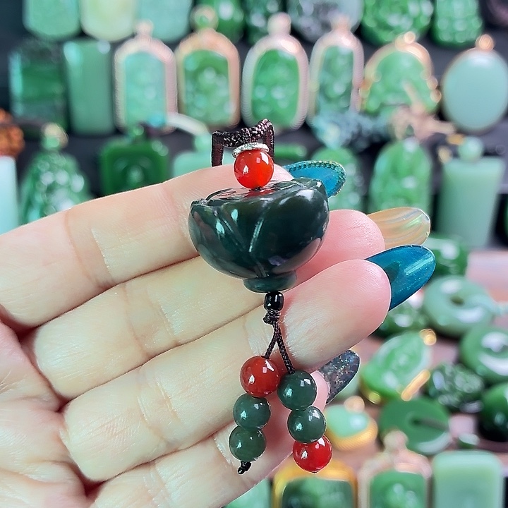 ****糊和田玉未镶嵌挂件