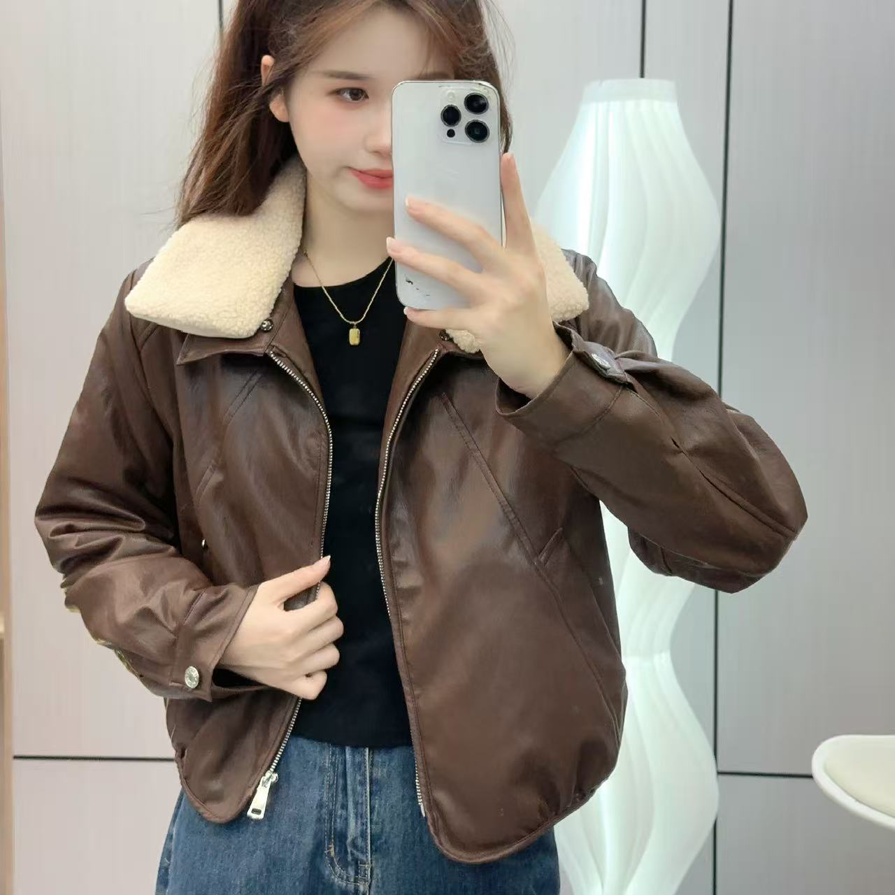 7679 Q秋冬新款网红百搭加厚韩版翻领加绒毛领皮衣（毛领可拆卸）