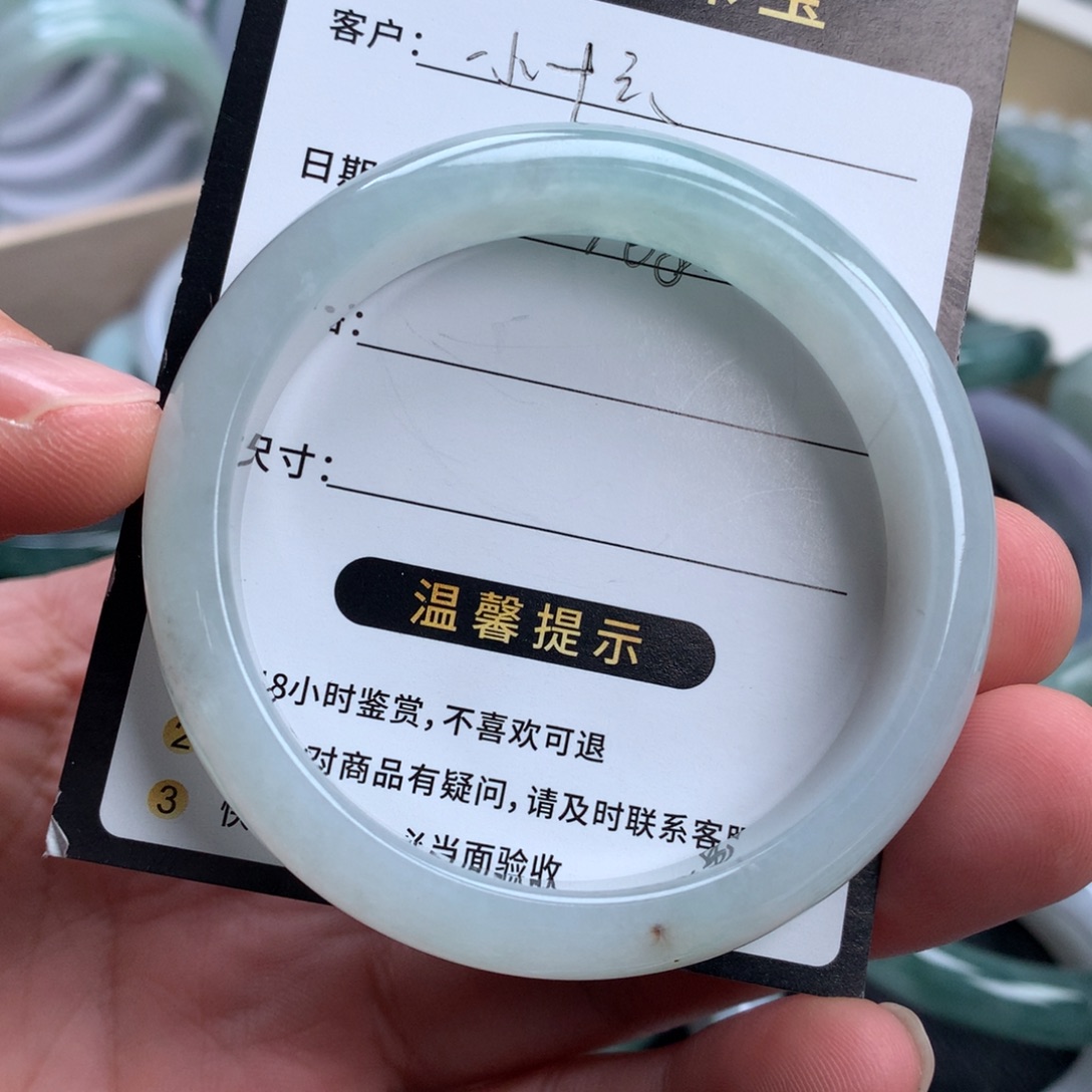 小***憨翡翠未镶嵌手镯成品