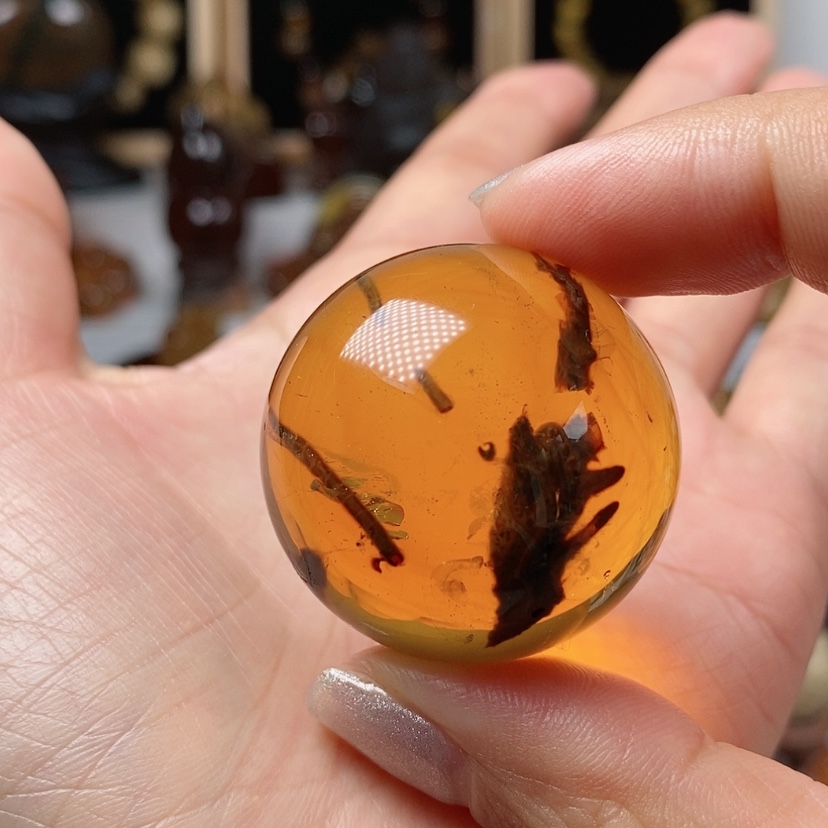 【闪购商品】植物珀颈饰未镶嵌金底植物珀风水球，35.7mm