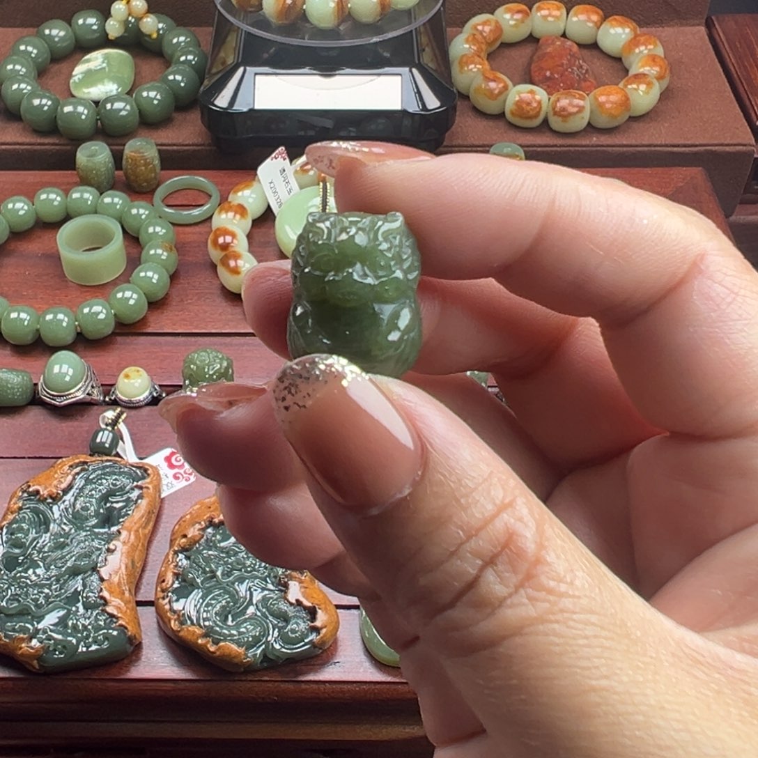 岫岩老玉（透闪石质玉）挂件未镶嵌