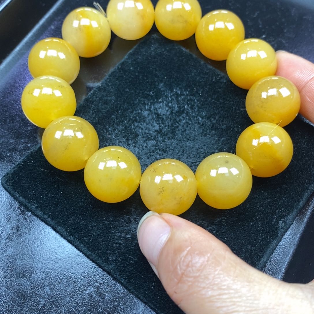 未镶嵌石英质玉（黄龙玉）颈饰