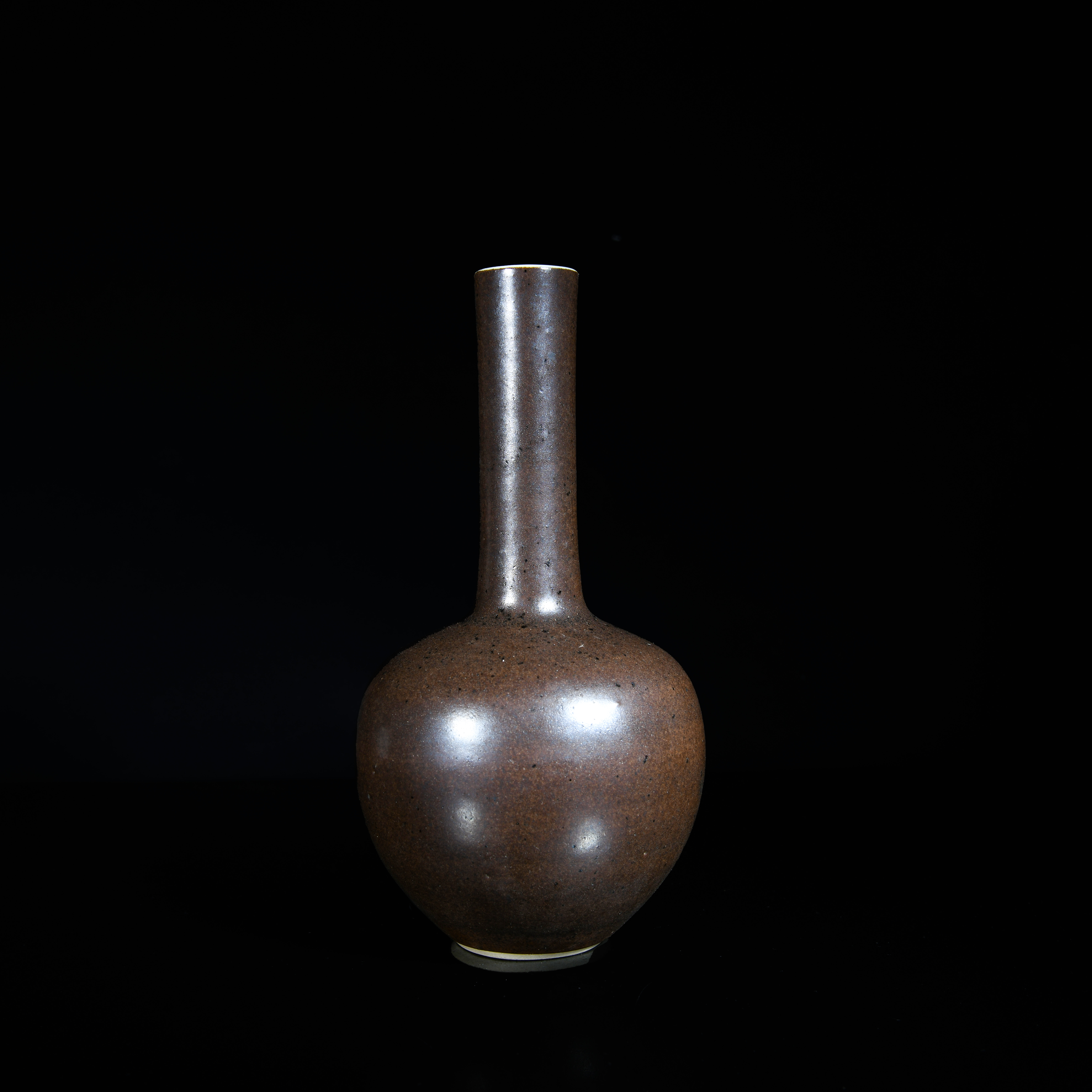 124.18世纪 铁锈花釉天球瓶