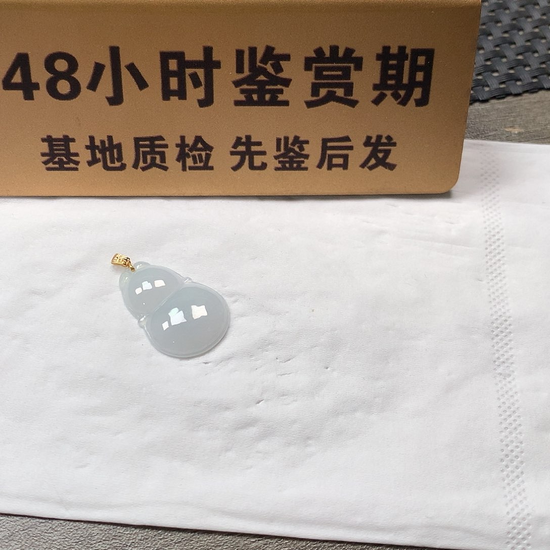 颈饰18K金镶嵌翡翠葫芦