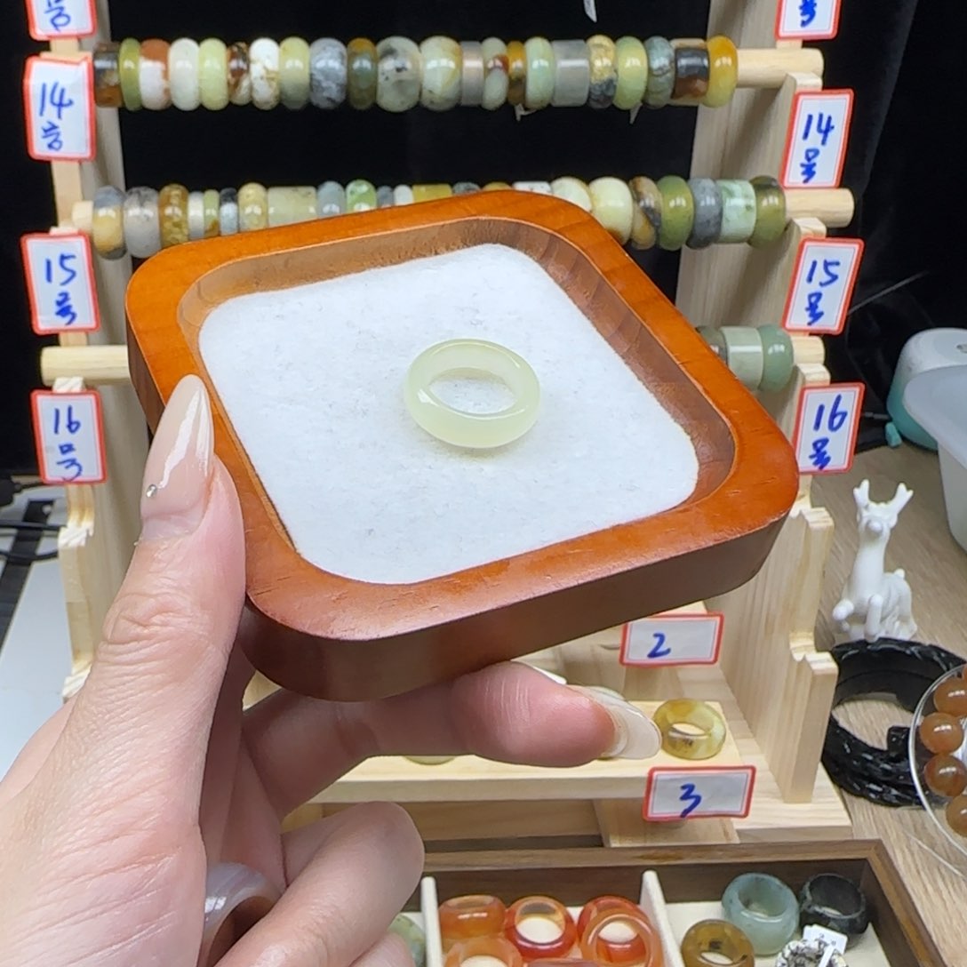 蛇纹石玉岫玉内径17.6未镶嵌北****待