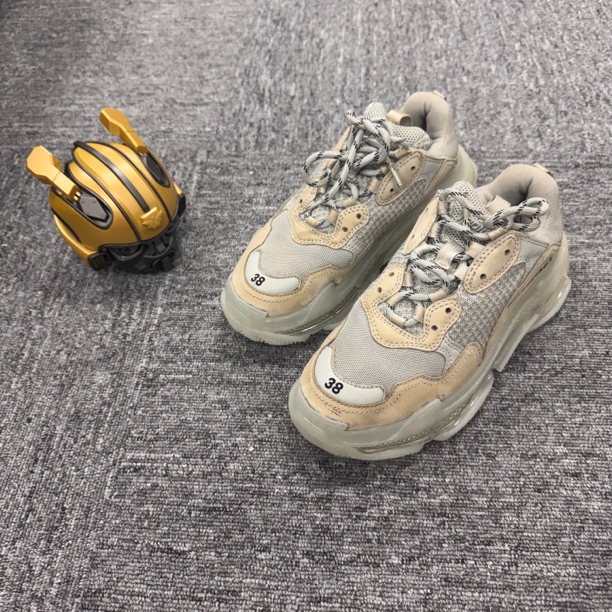 99新 Balenciaga/巴黎世家 /38码/米色老爹鞋/公价8200/GM000266