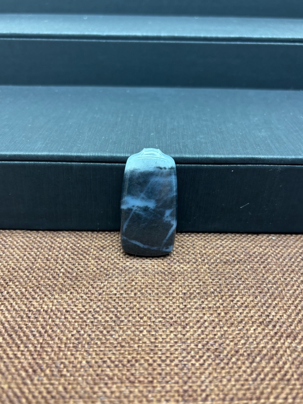 新疆籽料青花黑白分明无事牌