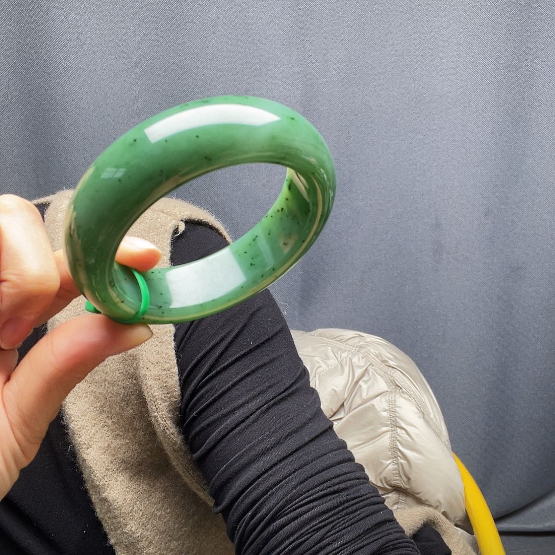 稳***6和田玉未镶嵌手镯