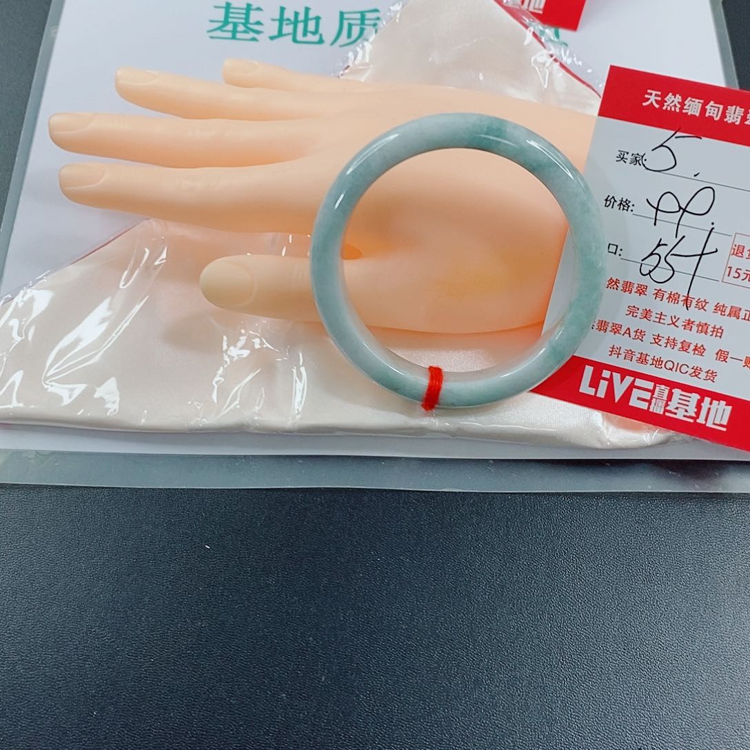 翡翠手镯未镶嵌天然的5