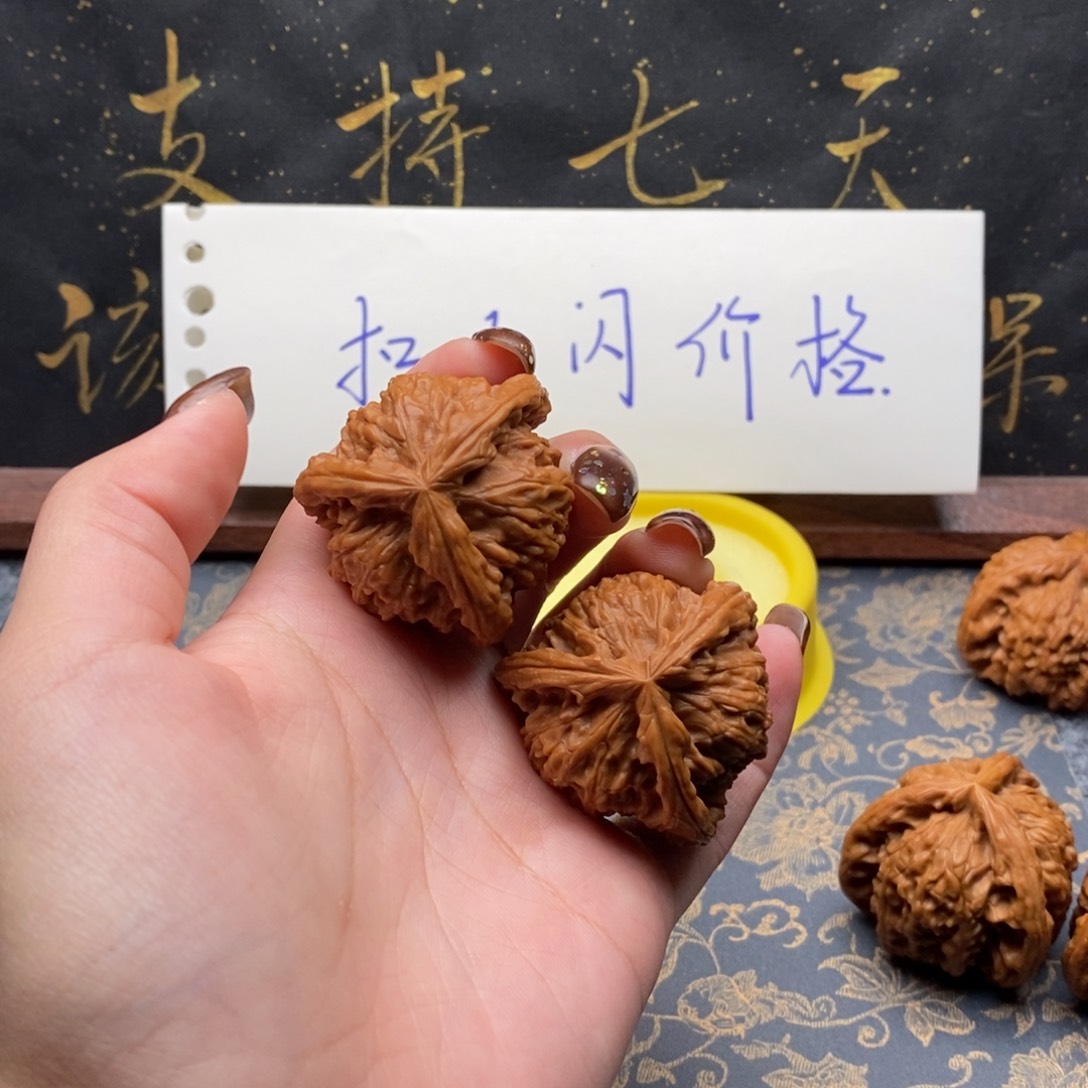 吊坠文玩核桃余*。白狮子