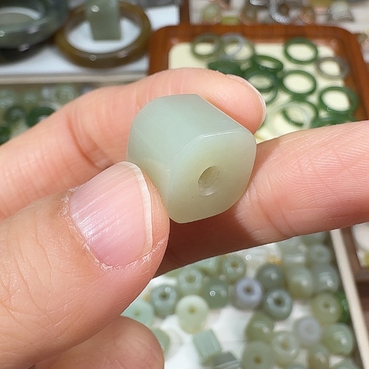 和田玉未镶嵌颈饰79