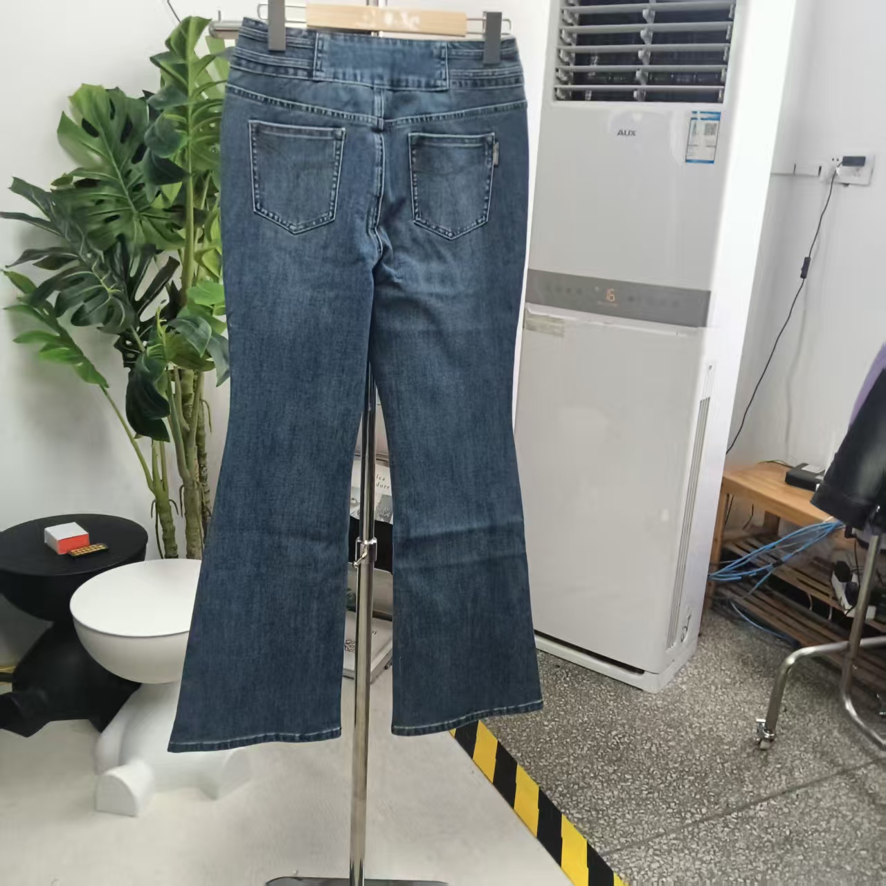 高腰微喇牛仔裤4271