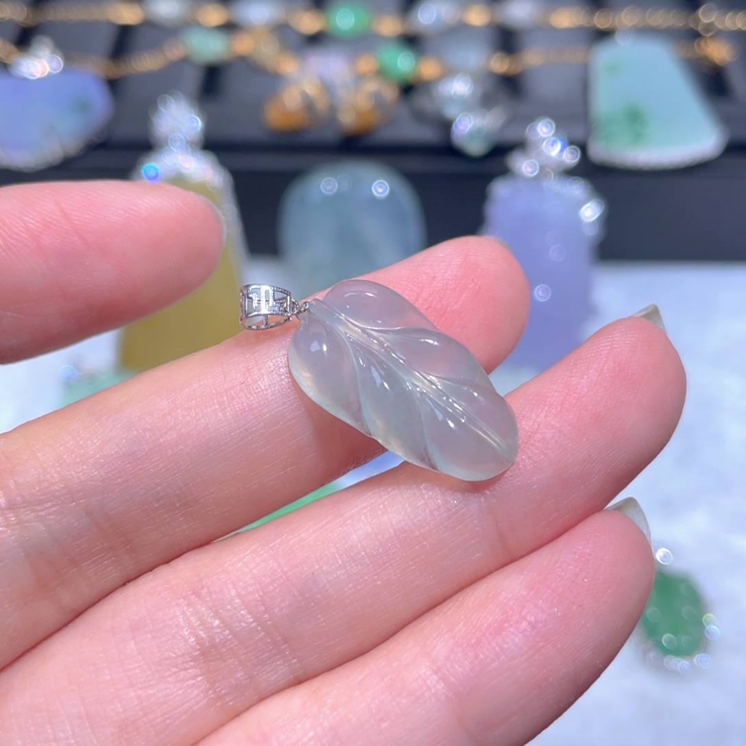 翡翠18K金镶嵌颈饰翡翠