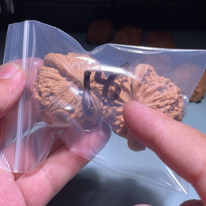 文玩核桃吊坠18呃呃呃