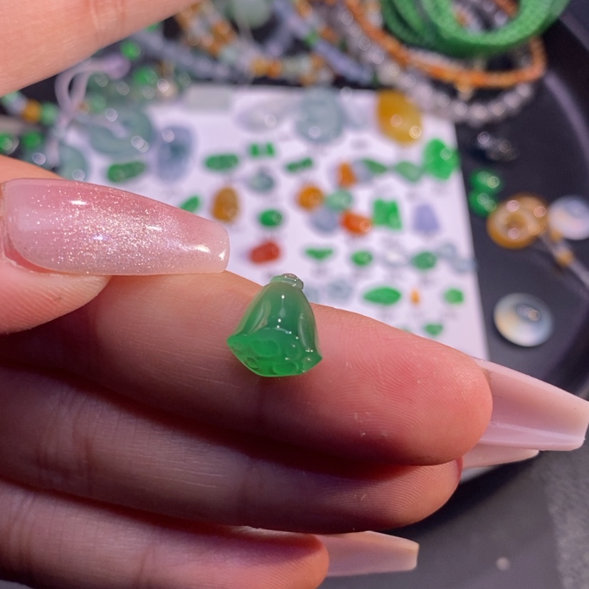 【闪购商品】翡翠挂件未镶嵌莲蓬