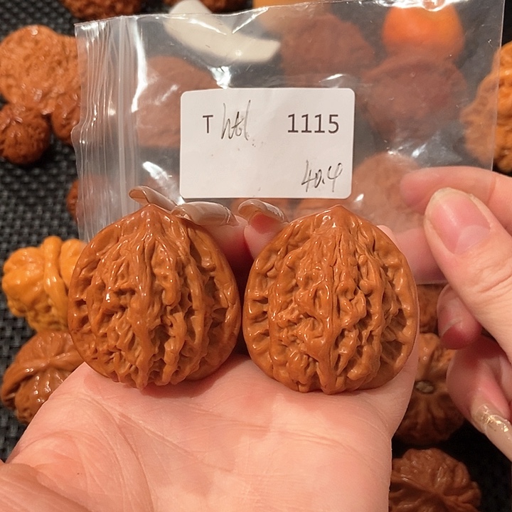 文玩核桃吊坠虎头40.5