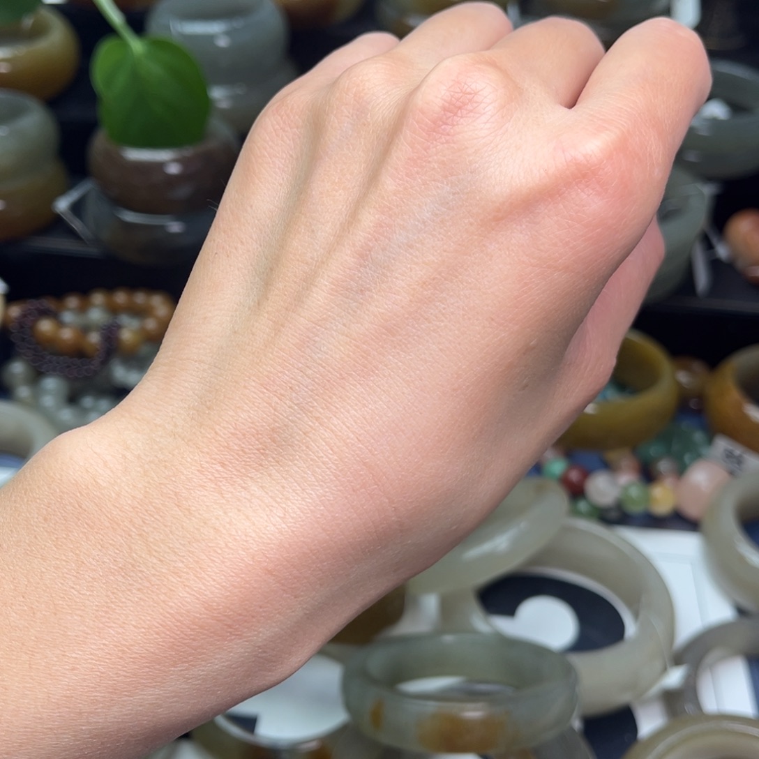 言***汐石英质玉未镶嵌手镯