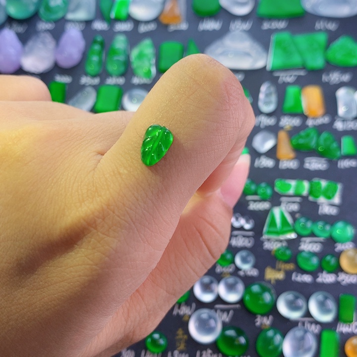 颈饰未镶嵌翡翠叶子