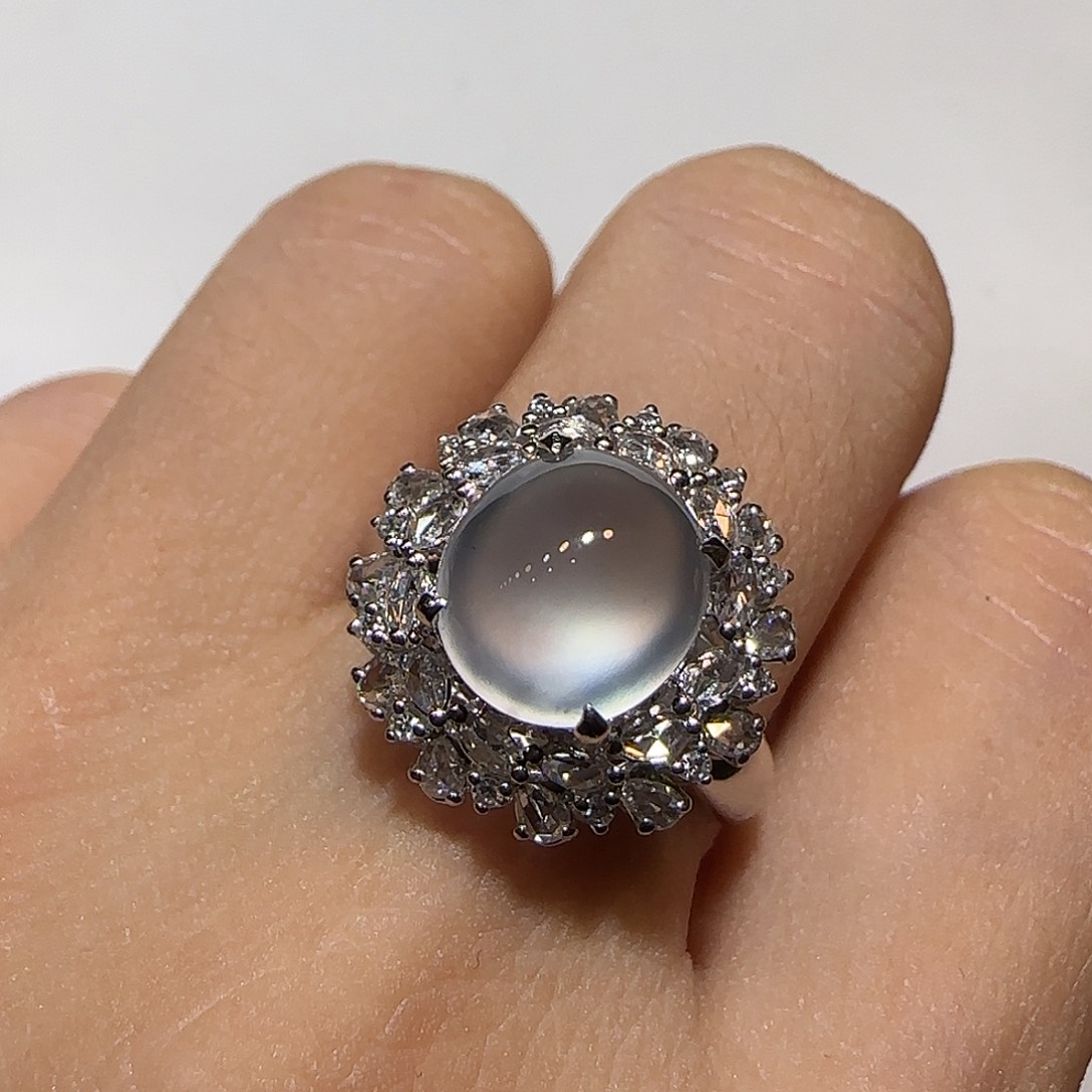 翡翠18K金镶嵌戒指蛋面