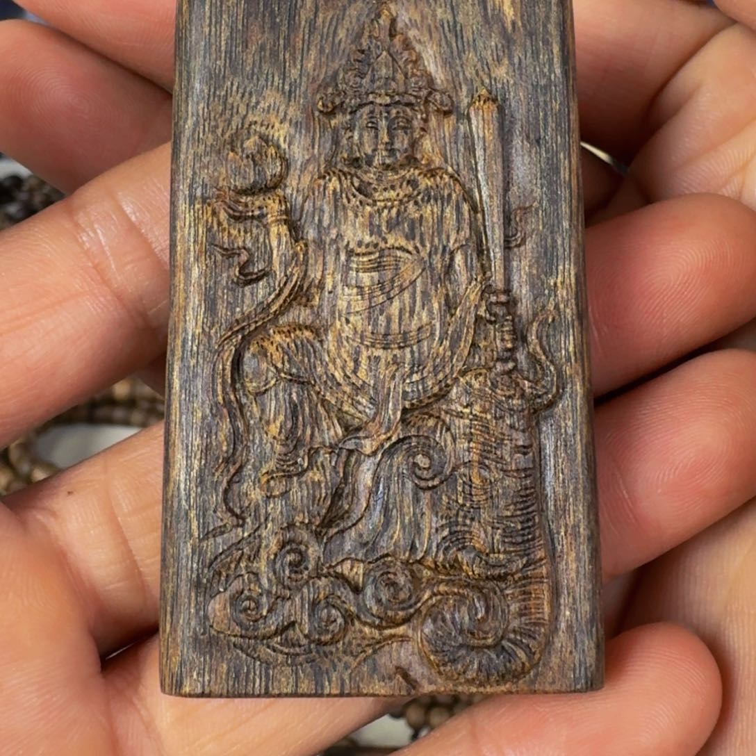 沉香吊坠快***孩张勺子沉水雕刻牌子保30克