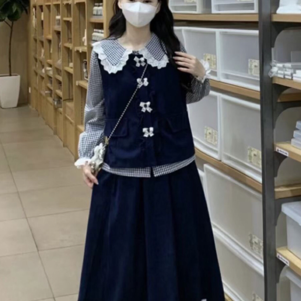 秋季新款娃娃领格子衬衫搭配木耳边马甲及半身裙